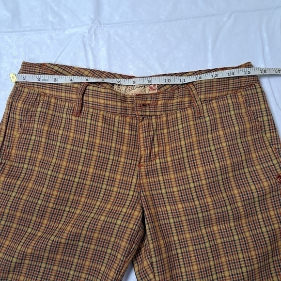 BILLABONG Plaid Bermuda Shorts - Picture 6 of 8